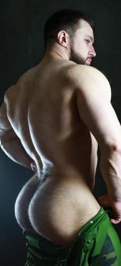 Gay Men Test their Gaydar