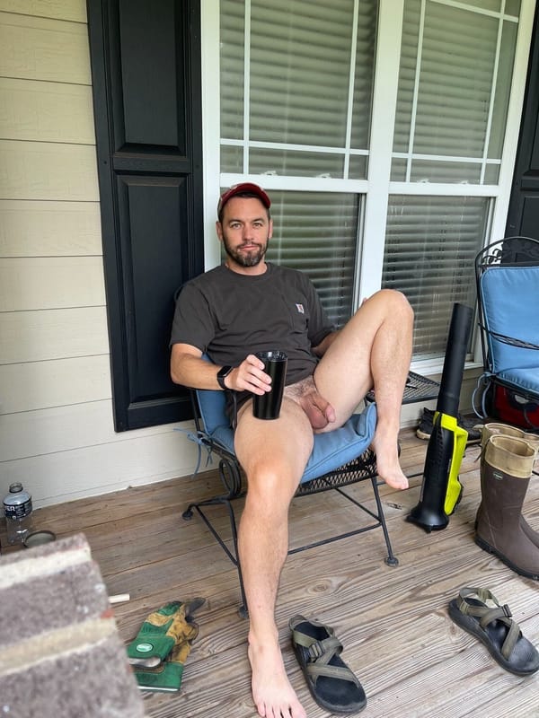 Subscribe to GoNaked. Help Keep the Lights on.